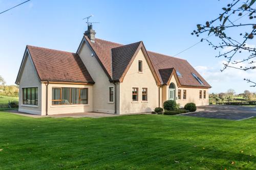 Exterior view, Tollyrose Country House in Newcastle