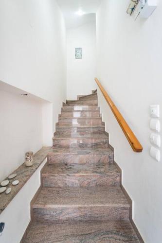 Evelina 1 in 利克蘇里翁