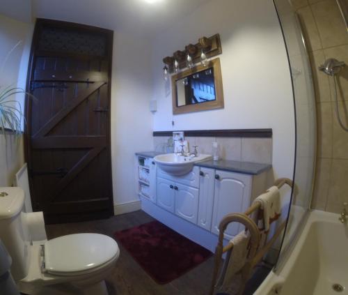 Fürdőszoba, Beldy Chapel Ground floor apartment in Alston városközpont