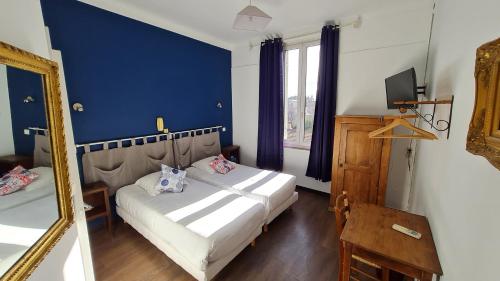 2 twin beds