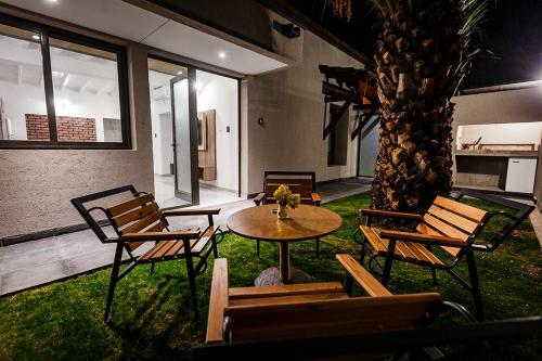 숙소 외관, Chacras Wineland Lodge - Casa West in 루한 데 쿠요