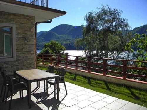 Apartment with Lake View