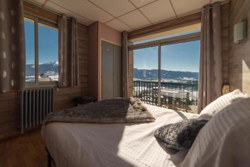 Family Room with Mountain View