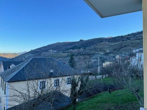 Casa turismo rural Becar in Corullon