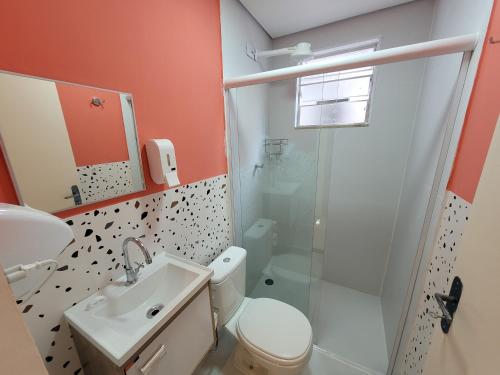 ฝักบัว, Self Hostel in บาร์ราฟุนดา