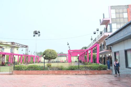 Hotel Mukund Dham-Near Mathura Railway Station