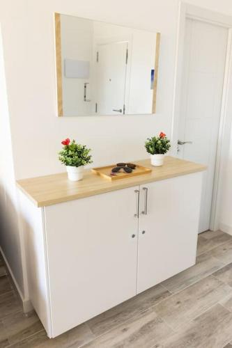 One-Bedroom Apartment image 3