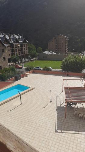 . Apartamento dúplex acogedor con piscina en Rialp