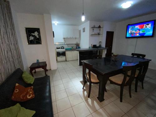 Family apartment near Malecon and Murcielago beach