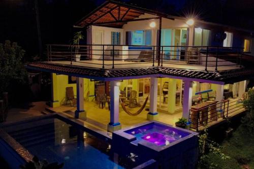 Esterno, Villa La Vista of Panama City and magestical mountains from infinity pool in Cerro Azul