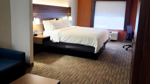 Holiday Inn Express Hotel & Suites Chicago South Lansing, an IHG Hotel