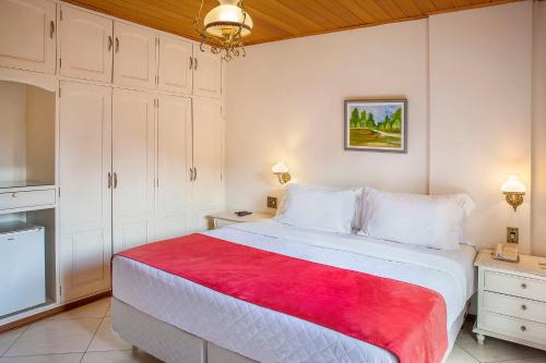 Standard Double or Twin Room image 5