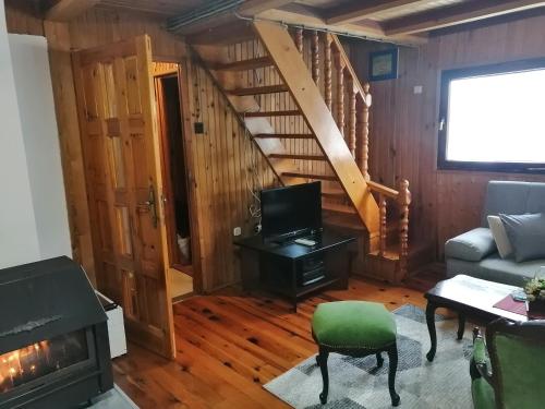 Brvnara Nenadić (Brvnara Nenadic) in มาโลซาบูชเย