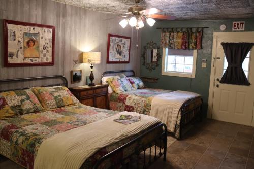 B&B Canton - Beautiful Group Suite Closest to Trade Days w/WIFI - Bed and Breakfast Canton