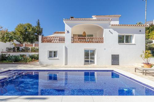 Luxury Villa Andalucia Seaview Private Pool close to Centre