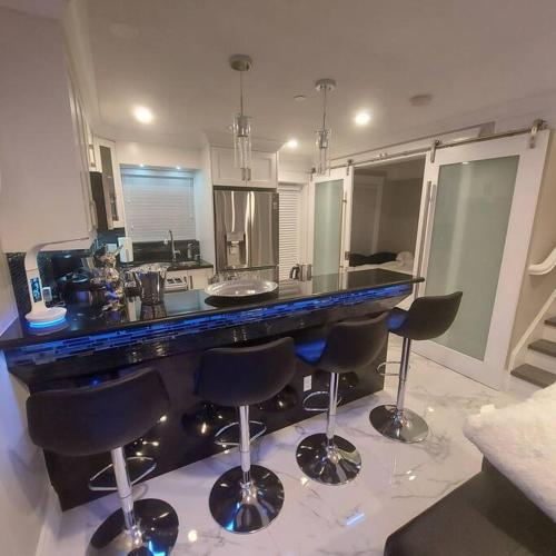 Beautiful Bright 3 Bed Townhouse in Vancouver, Canada