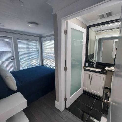 Beautiful Bright 3 Bed Townhouse in Vancouver, Canada