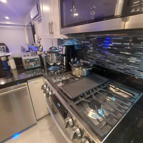 Beautiful Bright 3 Bed Townhouse in Vancouver, Canada
