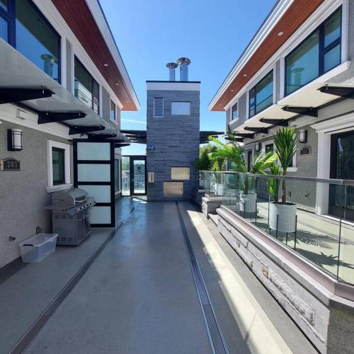 Beautiful Bright 3 Bed Townhouse in Vancouver, Canada