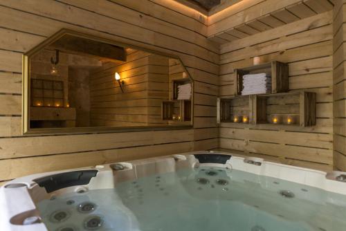 Spa, Le Patio & Spa in Saumur Town Center