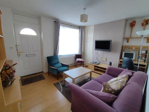 2 bedroom house near city centre