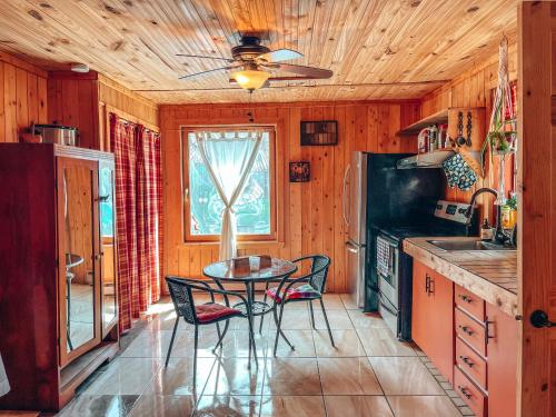 Gîte B&B du Village (Gite B&B du Village) in แซ็ง-มาทิเยอ-ดู-ปาร์ก (QC)