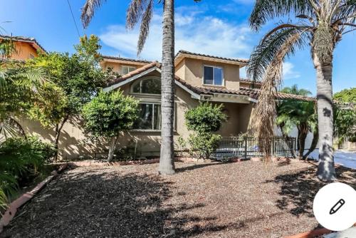 Shabby chic abode in Los Angeles ca