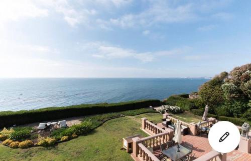 Spectecular Oceanfront french chateau in Los Angeles ca in Palos Verdes Estates, USA