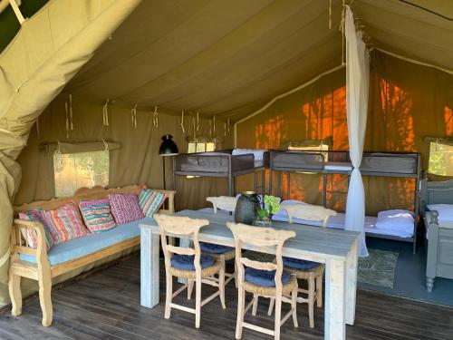  Safaritent bij Pipowagen en kampeerhoeve s Gravenhof in Netterden