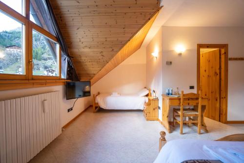 Triple Room with Mountain View