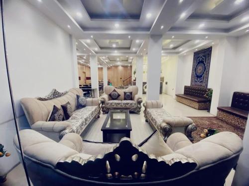 Gulshan Palace By Seven Hills Srinagar By Him Haults Hospitality – Srinagar, PA