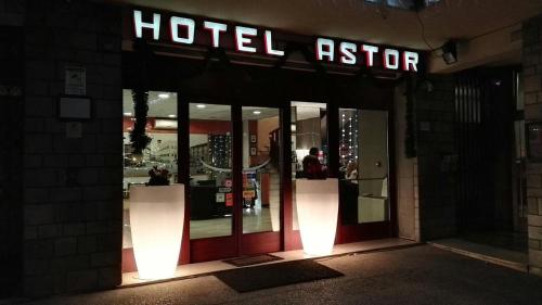 設施, Hotel Astor in 靠近市中心