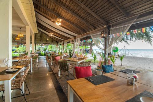Food and beverages, Pawapi Beach Resort Koh Mook in Koh Mook