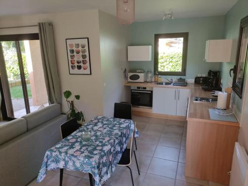 virtuve, Charmant T2 moderne au calme avec jardin vue sur Canigou in Molitg-les-Bains