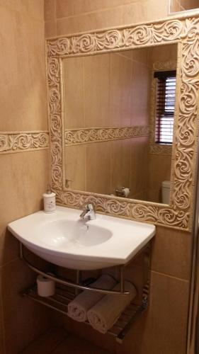 VAAL RIVER GUEST HOUSE in 밴더바일 파크