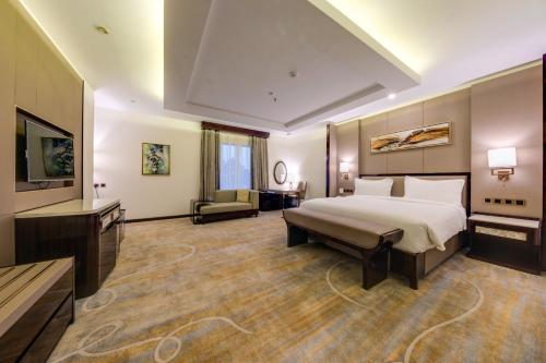 Guestroom, Continent Al Ertiqaa Hotel - فندق كونتننت الارتقاء in Al Marwah