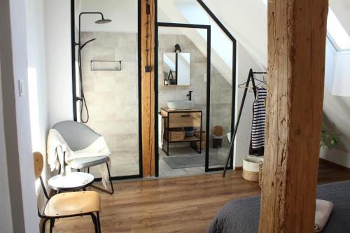 Baño, Kafe v obýváku (Kafe v obyvaku) in Bitov