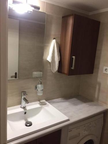 Home in the heart of city - image 13