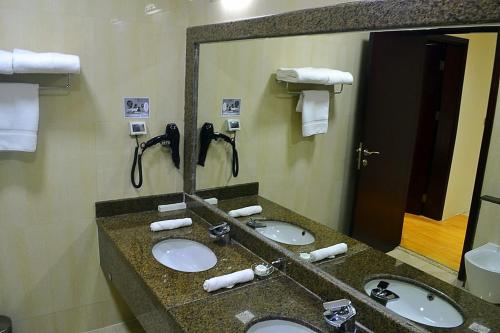 One-Bedroom Apartment image 1