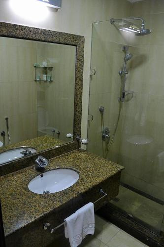 Standard Double or Twin Room image 1