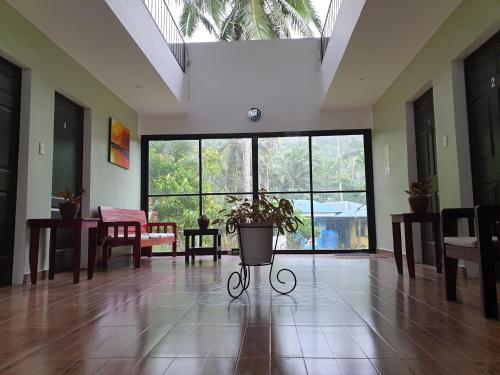 Lobby, Pentaqua -Dineros Guest House near Century-old Barcelona Church and Ruins