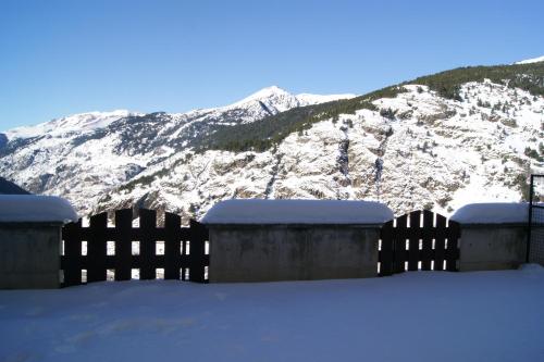 Apartment with Mountain View