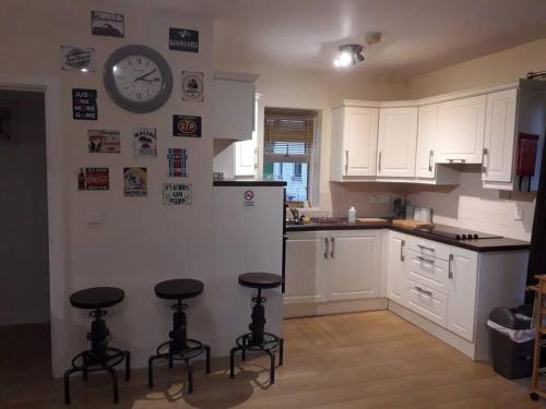 Kilskeery Lodge, modern country house with hot tub in Irvinestown