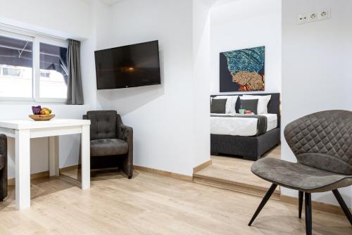 Studio Apartment image 6