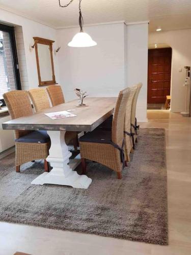 Bungalow 3-Zimmer / Wlan / Garten / Parkplatz in Schenefeld (Pinneberg)