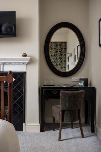 St Johns House Lichfield - image 9