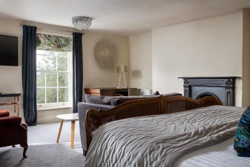 St Johns House Lichfield - image 12