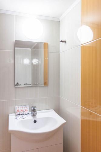 Hotel Central Point - image 12