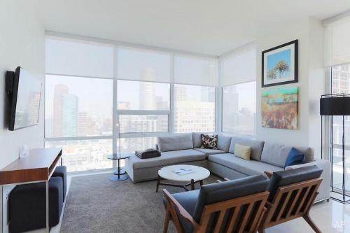 Luxury High Rise - Two Bedroom Two Bathroom Apartment