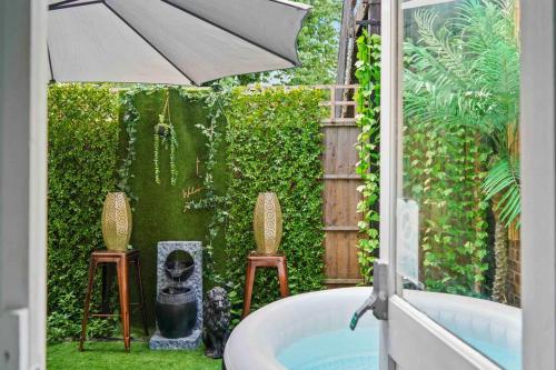 St Augustines 10 Bed Themed House - Tap to explore photos